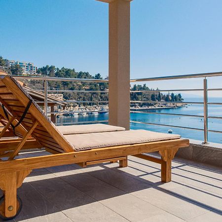 Seafront 2-Bedroom Apartment Nika - Рабац Экстерьер фото