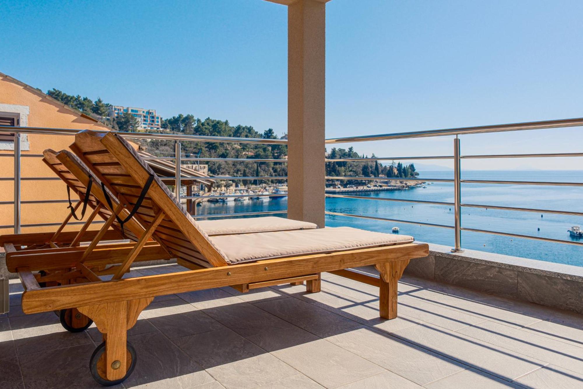 Seafront 2-Bedroom Apartment Nika - Рабац Экстерьер фото